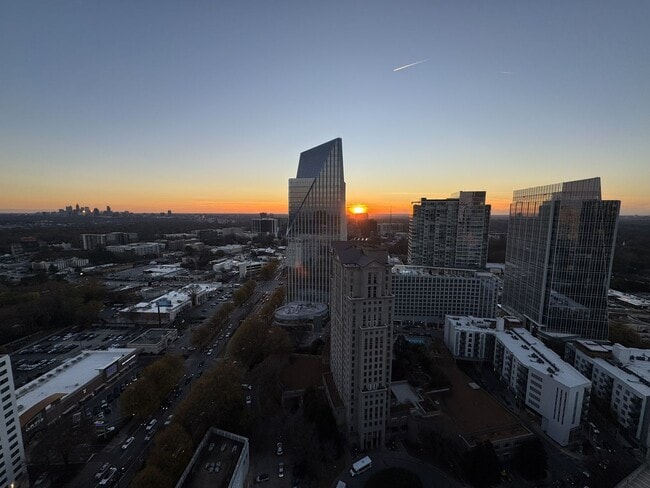 Building Photo - Sought after 1 bedroom on the 29TH FLOOR in the heart of Buckhead!