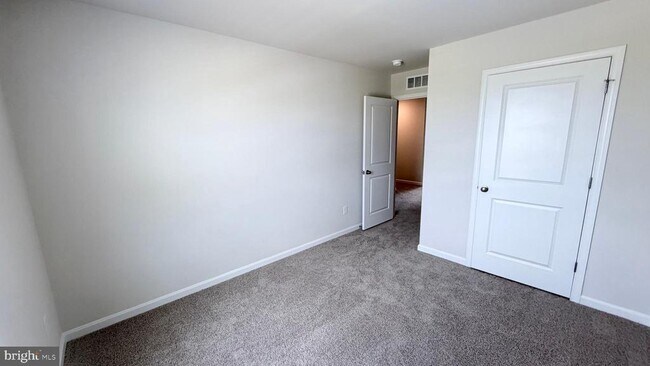 Building Photo - 107 Dinges St