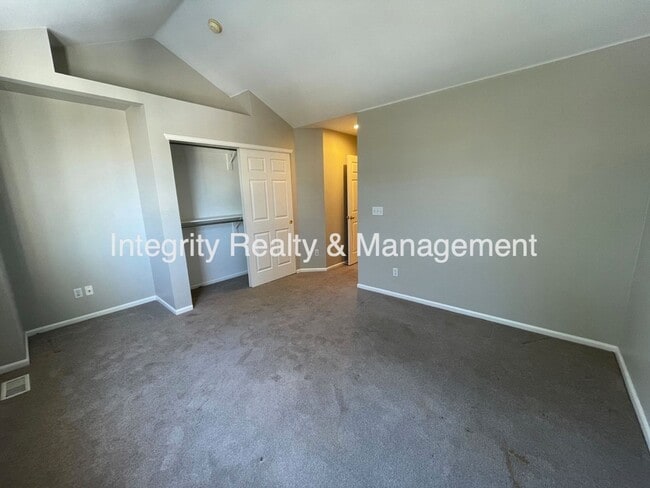 Building Photo - 9106 W Phillips Dr