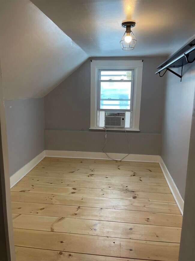 Building Photo - 173 Main St