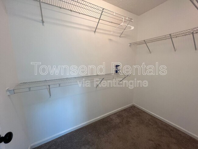 Building Photo - 1336 Oak Knolls Dr