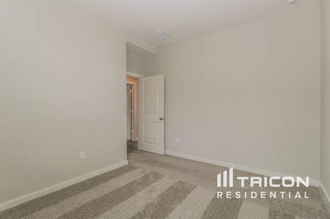 Building Photo - 441 Raglands Rd