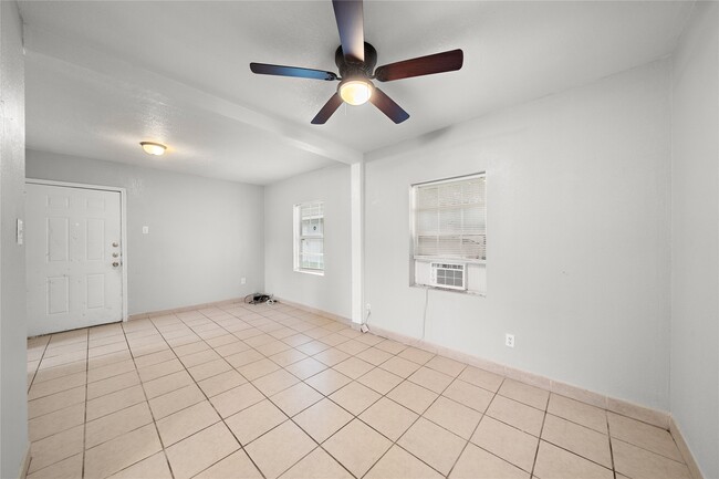 Building Photo - 806 3rd Ave N