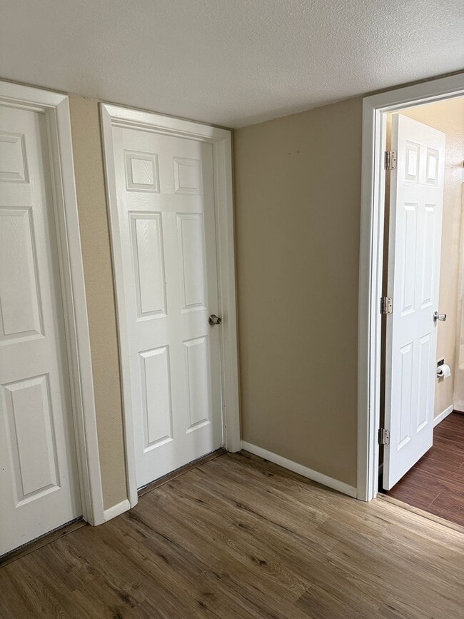Building Photo - Centrally located home