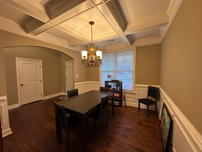 Building Photo - 1440 Summit Way