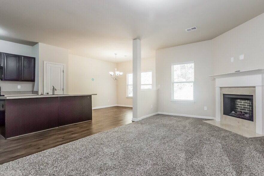 Building Photo - 250 Stillwood Dr