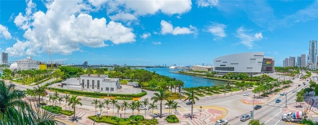 Primary Photo - 900 Biscayne Blvd