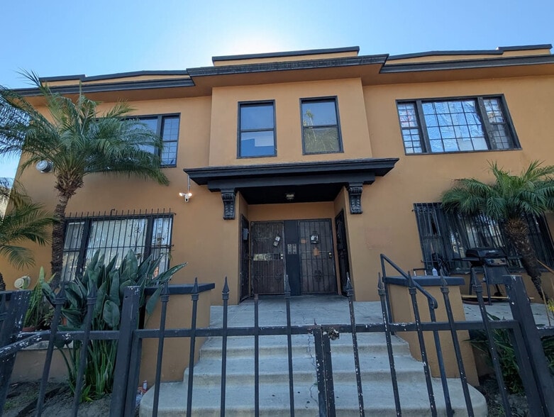Building Photo - 4053 S Budlong Ave