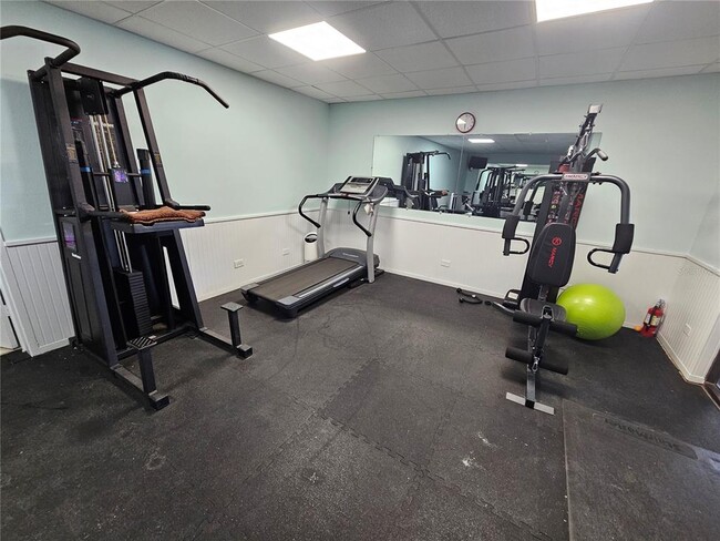 Building Photo - 137 Woodland Pl