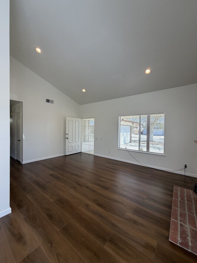 Building Photo - 44215 Hanstead Ave