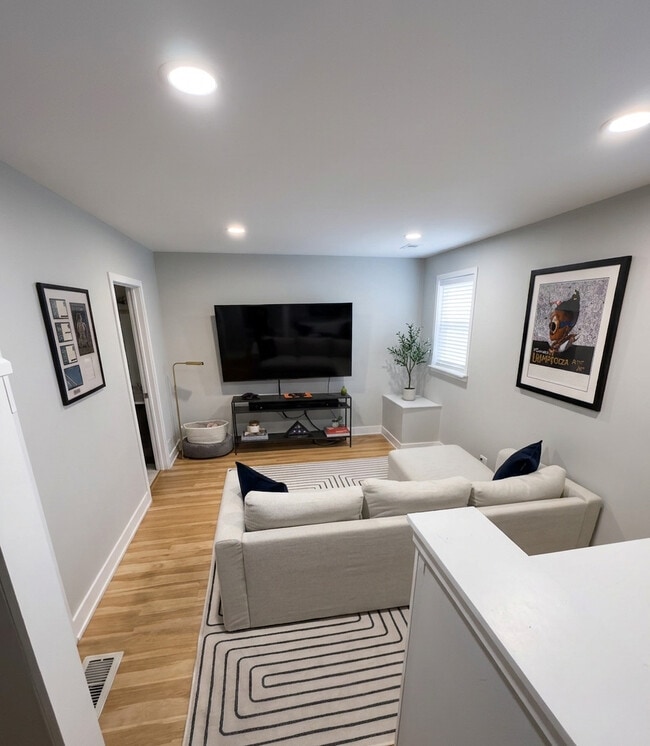 Building Photo - 1733 W Crystal St