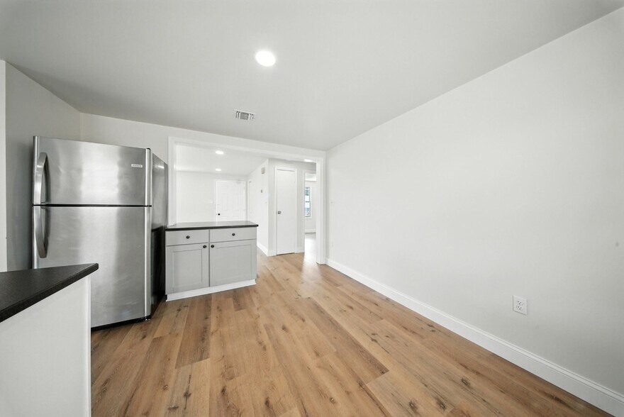 Building Photo - 155 Montgomery St