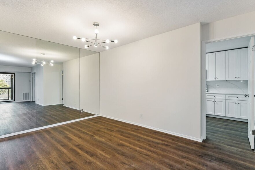 Building Photo - 8360 Greensboro Dr