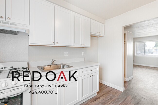 Building Photo - 4900 Clair Del Ave