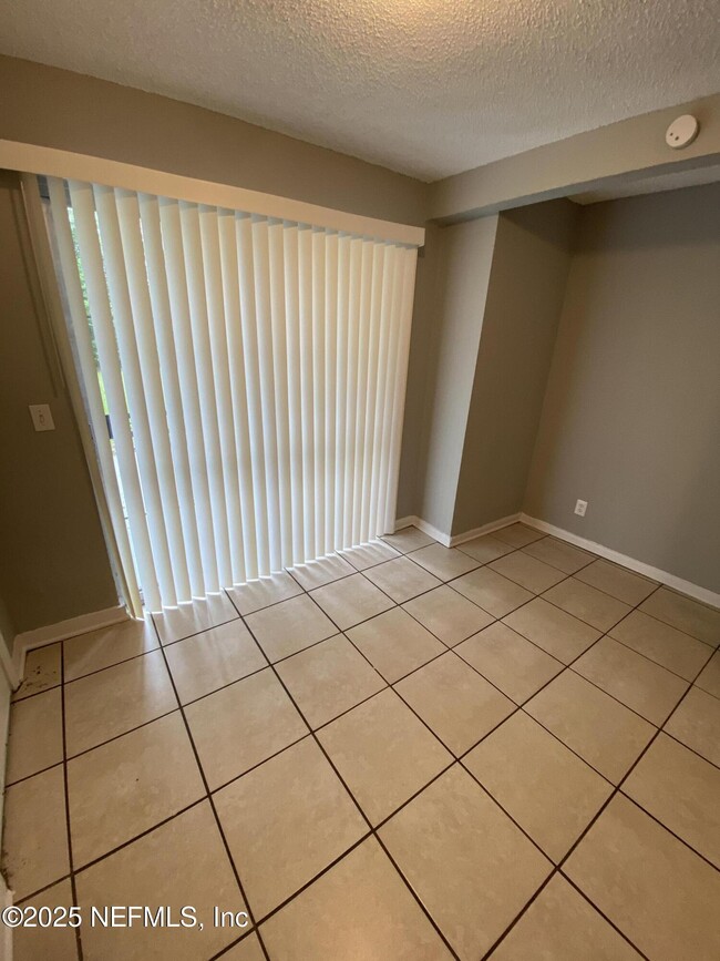 Building Photo - 9443 Sibbald Rd