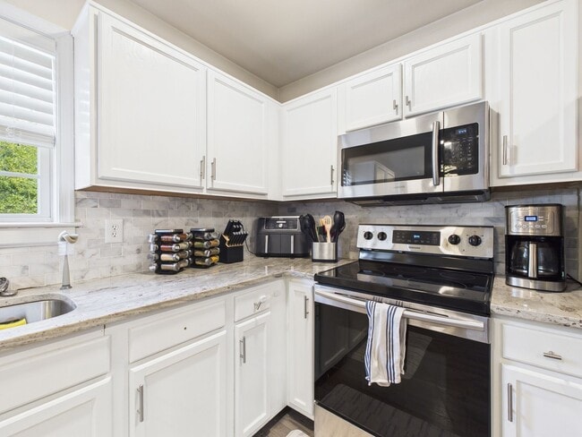 Building Photo - 7016 Tulane Ave