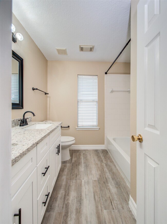 Building Photo - 419 Thorpe Springs Dr