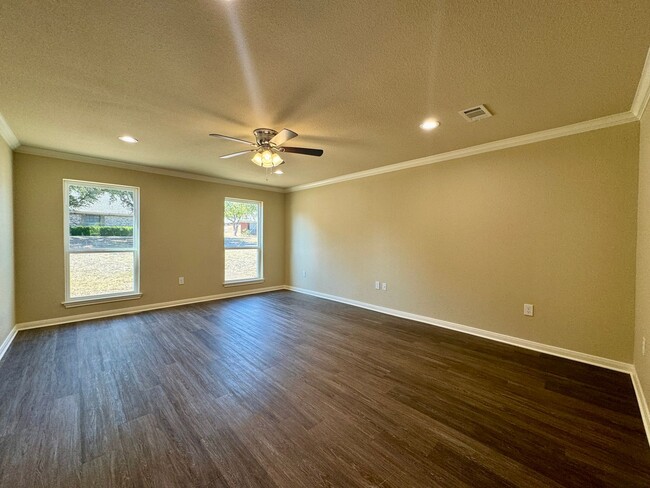 Building Photo - Townhome *LEASING SPECIAL AVAILABLE*