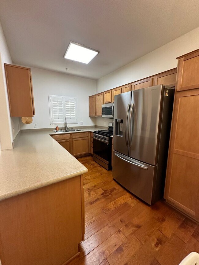 Building Photo - 2 bedroom Partially furnished Condo