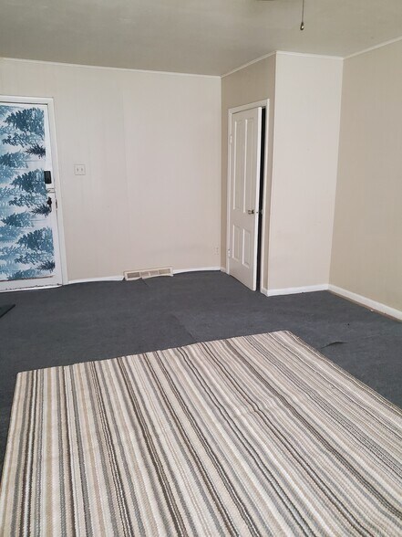 Building Photo - 528 W 4th St