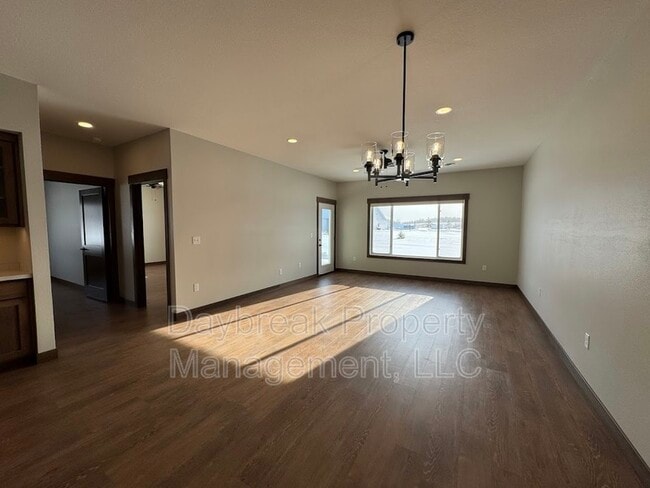 Building Photo - 628 Tree Farm Ln