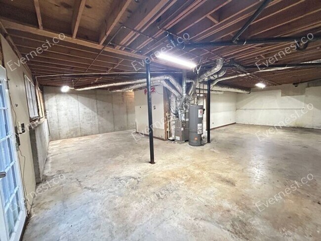 Building Photo - 170 Olde Oak Dr