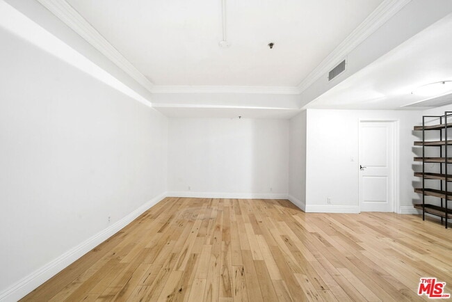 Building Photo - 10660 Wilshire Blvd