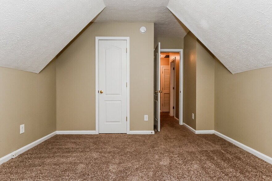 Building Photo - 394 Summer Hill Cir