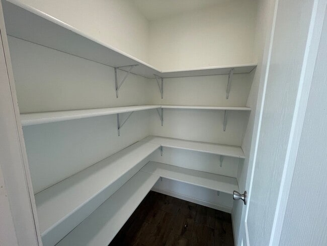 Building Photo - PRICE REDUCED + $1000 OFF FIRST MONTHS RENT = A DEAL YOU CAN'T PASS UP!