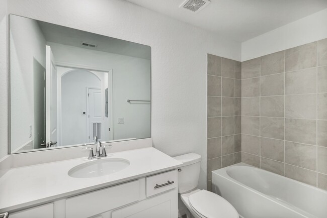 Guest Bathroom - 14091 Heritage Landing Blvd