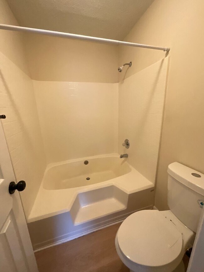 Building Photo - 1022-4 Brookhollow Drive Fayetteville, NC 28314