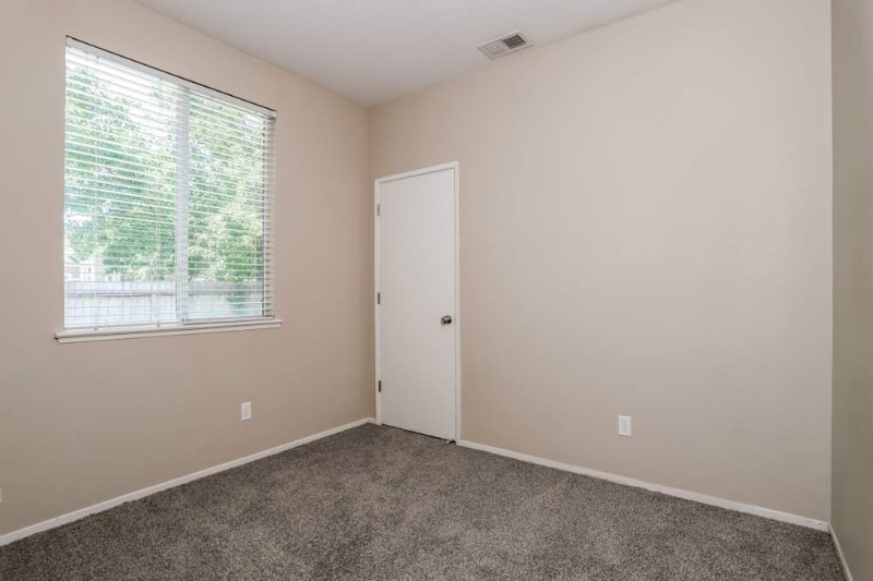 Building Photo - 9396 Lakepoint Dr