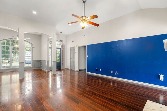 Building Photo - 5160 Oaks Landing Ct