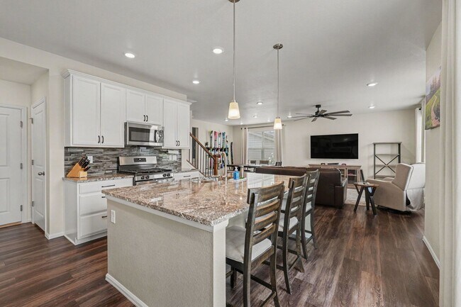 Building Photo - Beautiful spacious four bedroom house!