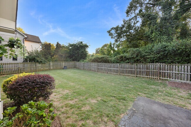 Building Photo - 1610 Jameston Dr