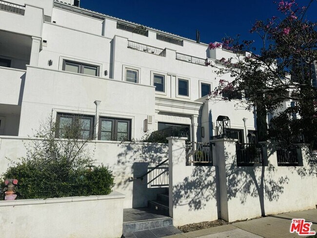 Building Photo - 10647 Ashton Ave