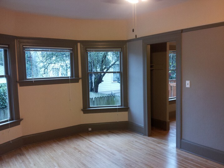 Livingroom - 2222 NW Irving St