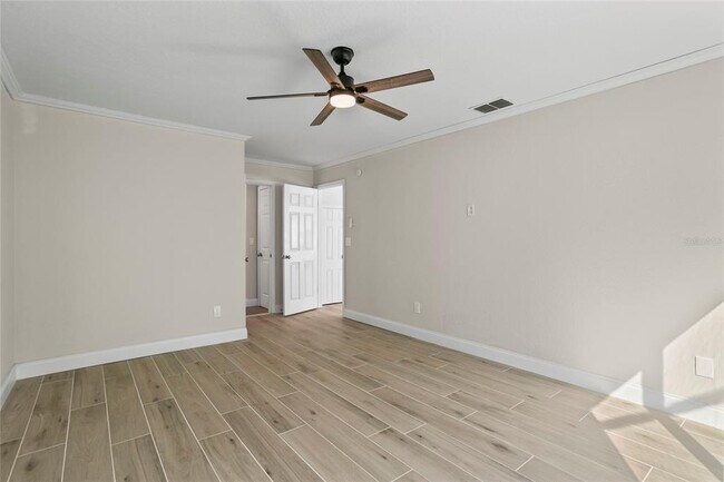 Building Photo - 214 Pinewood Dr