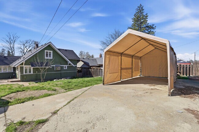 Building Photo - 3402 W Kiernan Ave