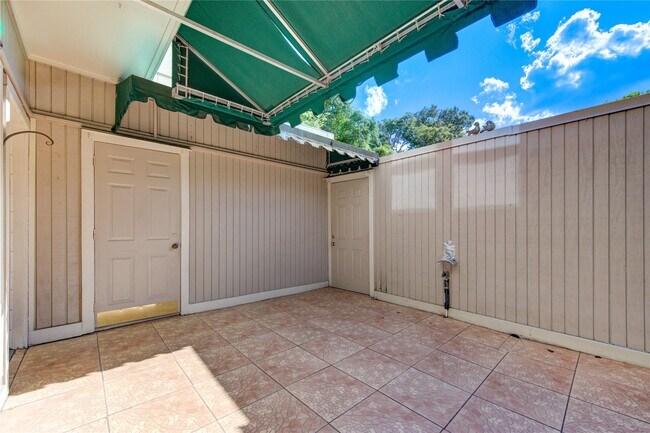 Building Photo - 2232 S Piney Point Rd