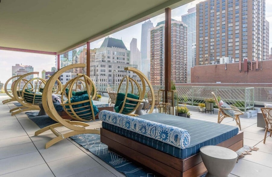 Building Photo - 122 W Division St