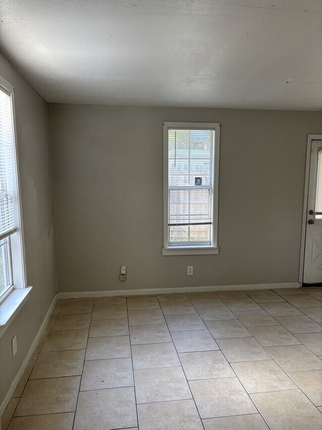 Building Photo - 7525 Sharbeth Dr S