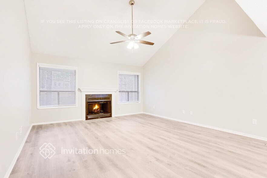 Building Photo - 6132 Lakeshore Dr SE