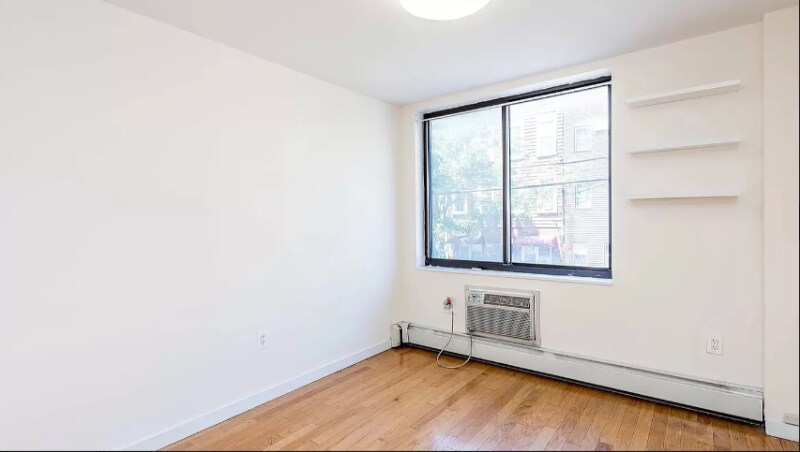 Building Photo - 924 Metropolitan Ave