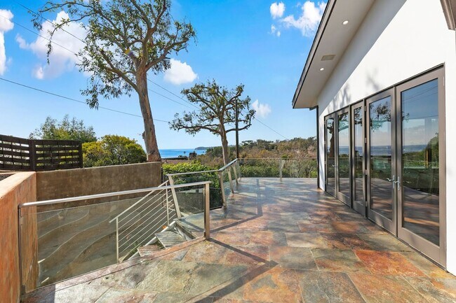 Building Photo - 27091 Sea Vista Dr