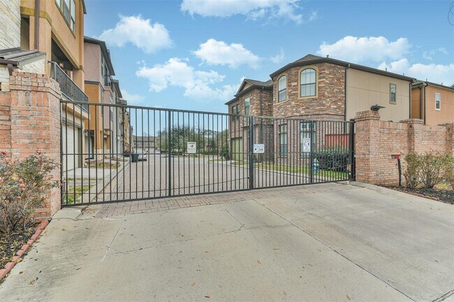 Building Photo - 11002 Upland Forest Dr