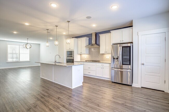 Building Photo - Corner Townhome with Roof Top Deck in Down...