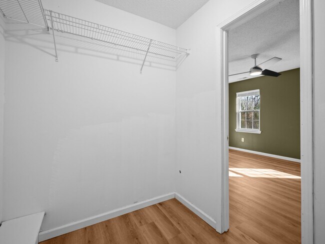 Building Photo - 218 Winterberry Ct