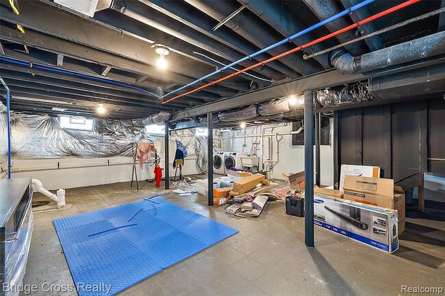 Building Photo - 1410 Mclean Ave