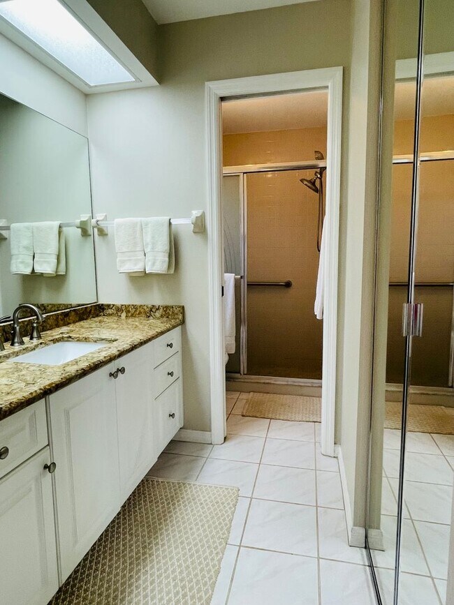 Building Photo - SOUTH GULF COVE-WATERFRONT POOL HOME!